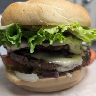 Mac Daddy Deli Burger